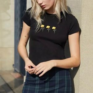Super cute girly flower brandy Melville T-shirt
